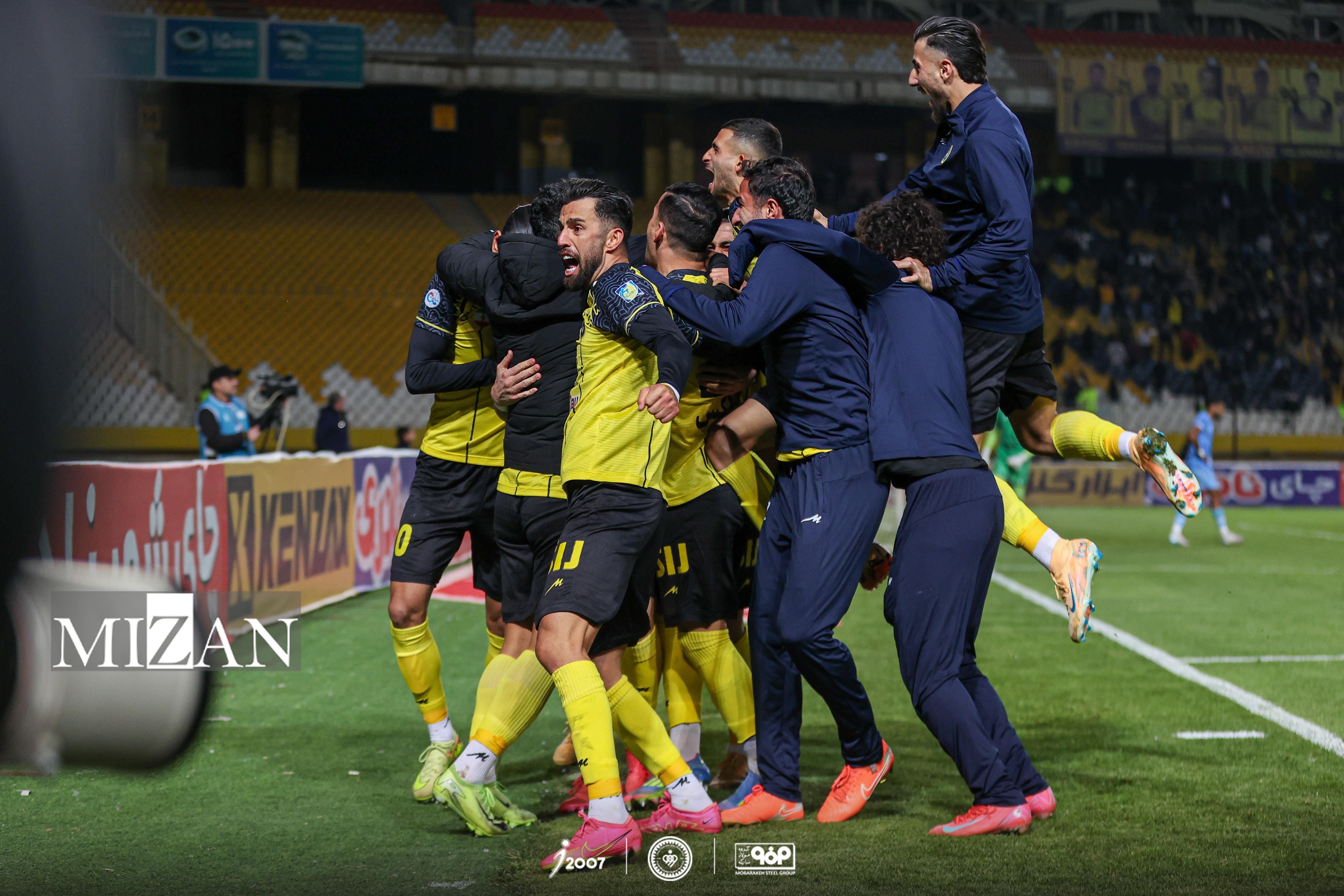 سپاهان - استقلال؛ سوپرکلاسیکوی حساس، حسن ختام نیم‌فصل اول فوتبال ایران/ صدرنشینی مقتدرانه زردپوشان یا اعاده حیثیت مجدد آبی‌ها پس از چند هفته ناکامی؟