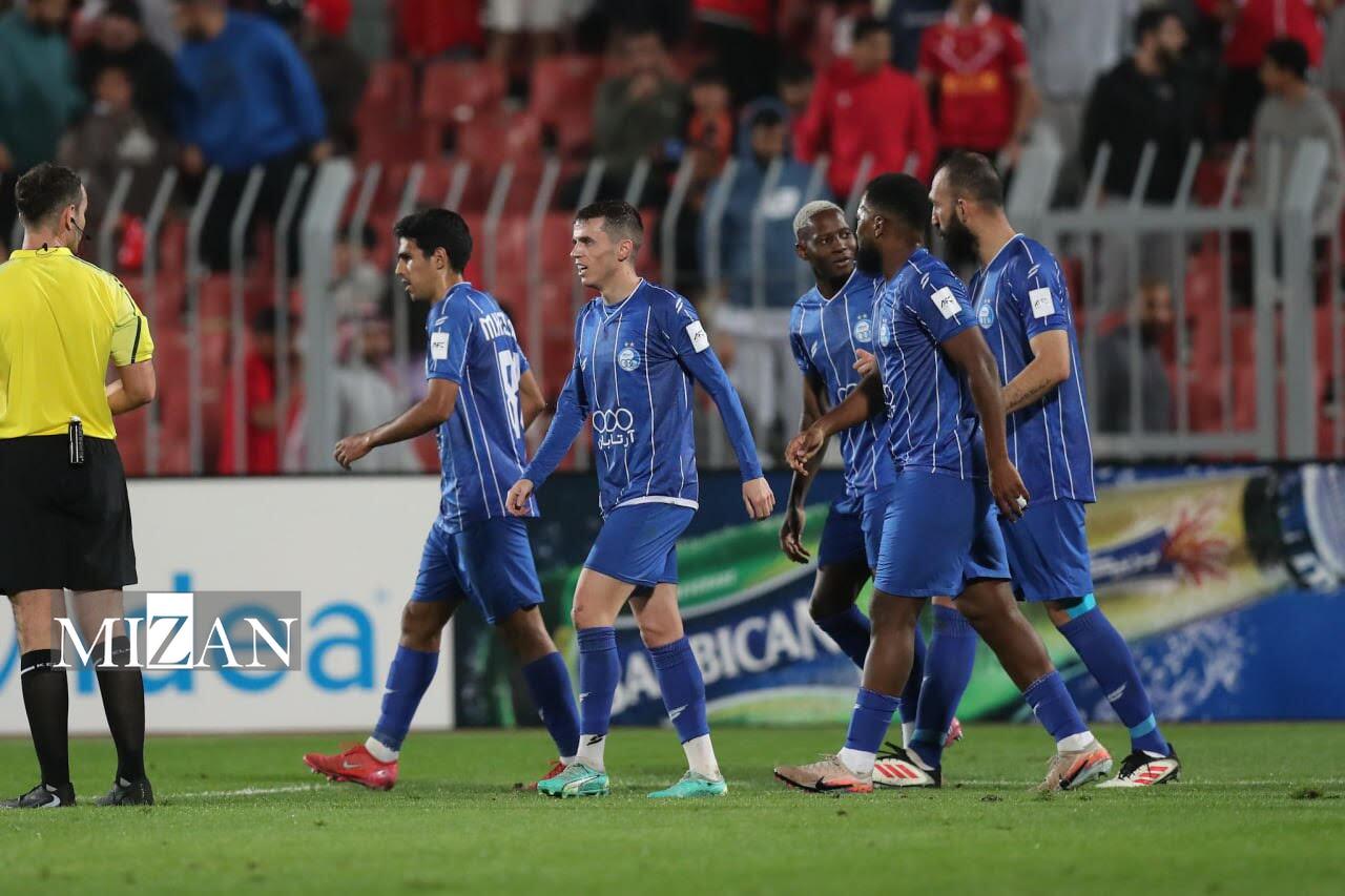 سپاهان - استقلال؛ سوپرکلاسیکوی حساس، حسن ختام نیم‌فصل اول فوتبال ایران/ صدرنشینی مقتدرانه زردپوشان یا اعاده حیثیت مجدد آبی‌ها پس از چند هفته ناکامی؟