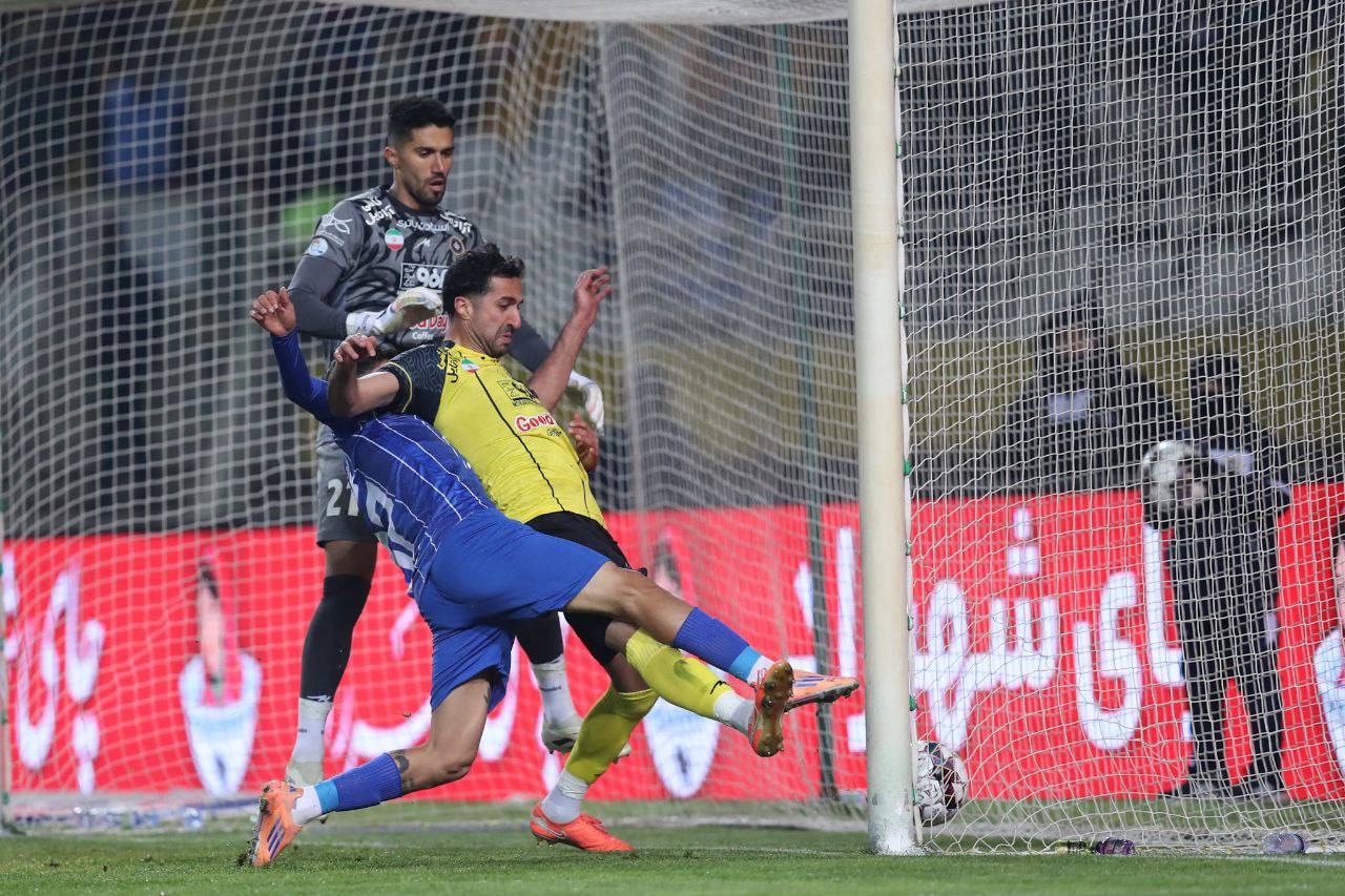 عکس از لحظه گل اسماعیل قلی زاده به سپاهان