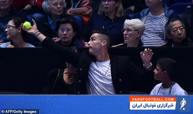 عکس ؛ هنر نمایی رونالدو با توپ تنیس در حضور نامزدش جورجینیا