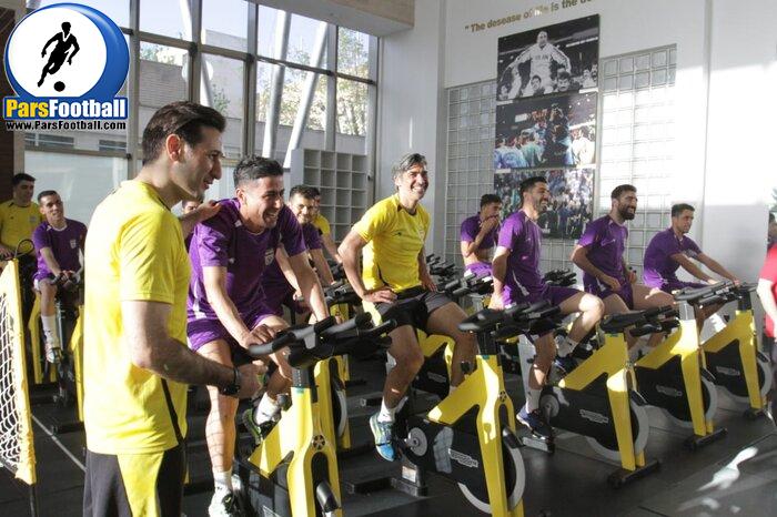 تمرین شدید شمسایی پا به پای بازیکنان با حضور طیبی در تمرینات تیم ملی فوتسال + عکس