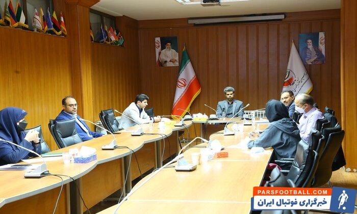 بانوان تکواندو در انتظار سرمربی
