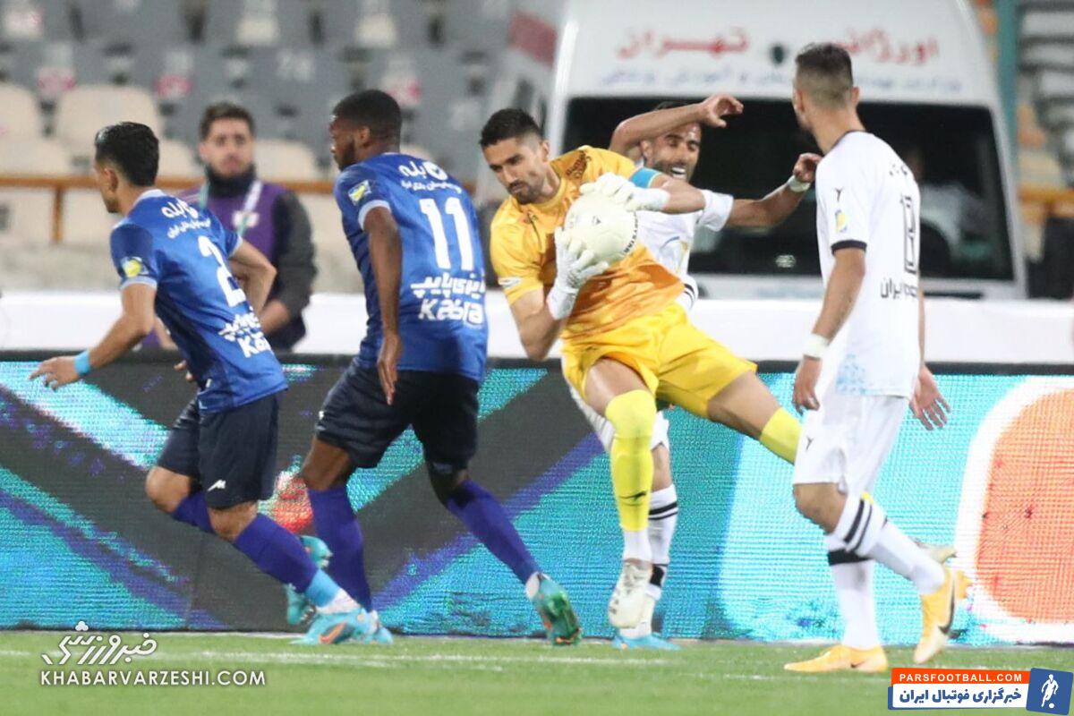 برخی رفتارها زشت است/ با آقا فرهاد موافقم؛ نمیخواهند استقلال قهرمان شود