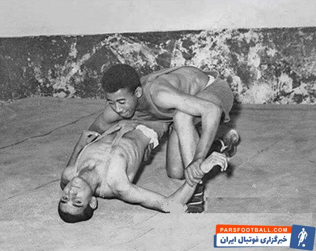 قاب دیده نشده از اسطوره پرسپولیس روی تشک کشتی!/عکس