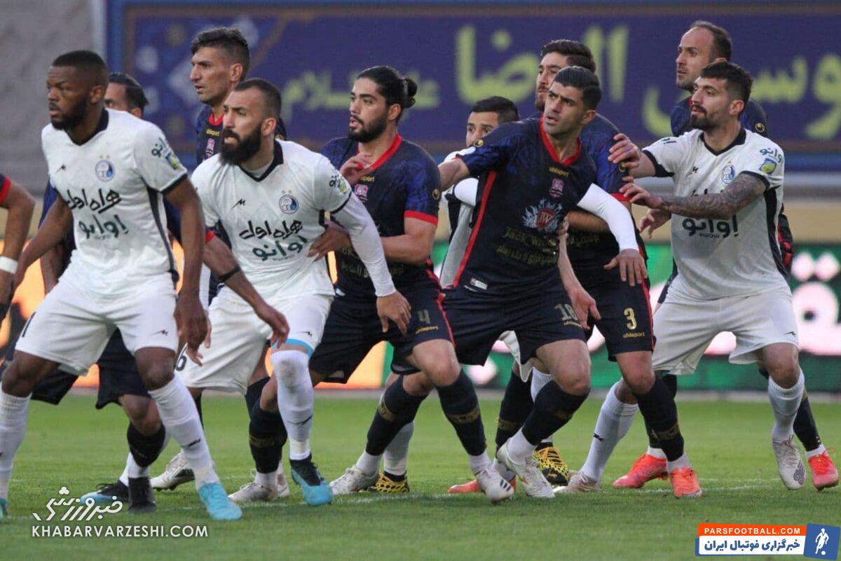 جلو کشیدن یک بازیکن استقلال برای این تیم خطرناک است/ تیم فرهاد باید به این نقطه ضعف نساجی حمله کند/ استقلال حتما گل می زند اما ممکن است ببازد