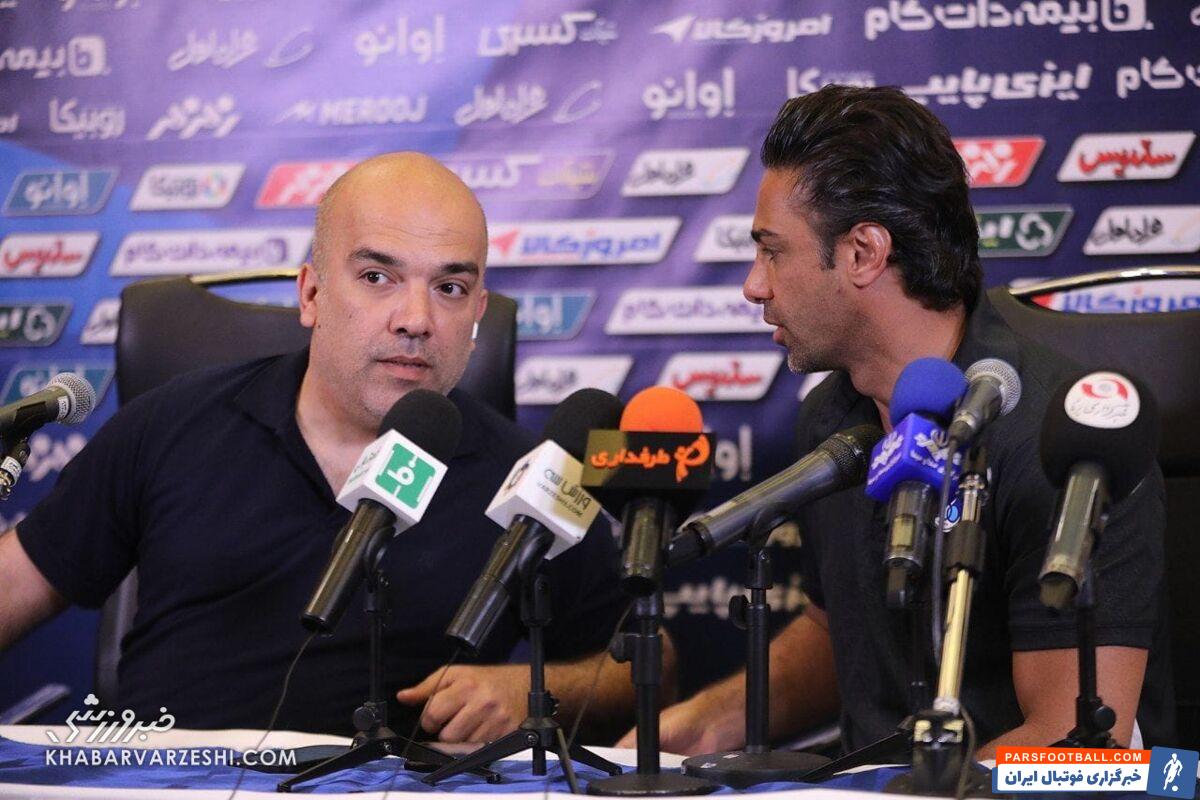 عکس| لحظه ای که فرهاد مجیدی مشورت لازم شد/ پاسخ دو نفره به سوال حاشیه ای و اتفاق خبرساز!