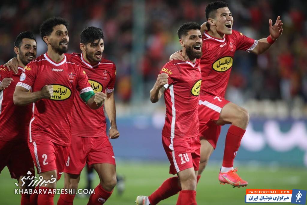 عکس| گلزن پرسپولیس آخر صف شادی قرار گرفت
