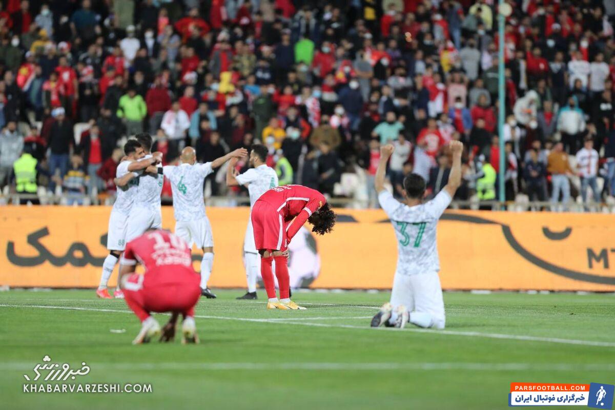 استقلالی ها هم از حذف پرسپولیس ناراحت شدند!/ به آقای تئوریسین بگویید همه ایران روش بازی پرسپولیس را بلدند/ یحیی باید برای همه درس عبرت شود