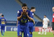 مهدی قایدی در آغوش محمدرضا خلعتبری