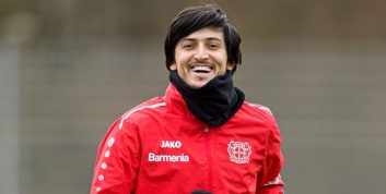 سردار آزمون خبرنگار فرانسوی در گزارش خود ضمن بازتاب عملکرد آزمون نوشت