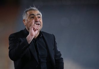 ساکت الهامی : مثل تفنگی هستیم که فشنگ ندارد ؛ آلومینیوم در نیمه اول بهتر از ما بازی کرد ؛ اطرافیان رحمتی برای‌مان حاشیه ساختند !