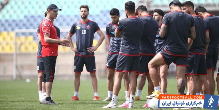 رامین رضاییان با چهرهای متفاوت و جدید در تمرینات پرسپولیس حاضر شد و در کنار سایرین به مرور برنامههای تیمی پرداخت.