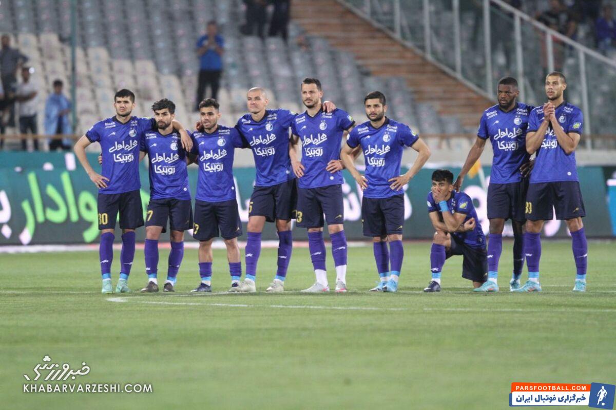 وزیر آنقدر گرفتار است که وقت ندارد بگوید پرسپولیس قهرمان شود یا استقلال!/ در گذشته مدیرانی را به استقلال آوردند تا تیم جلو نرود