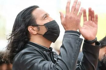 فرزاد حسینخانی سرمربی تیم فوتبال مس کرمان حرکت عجیبی انجام داد