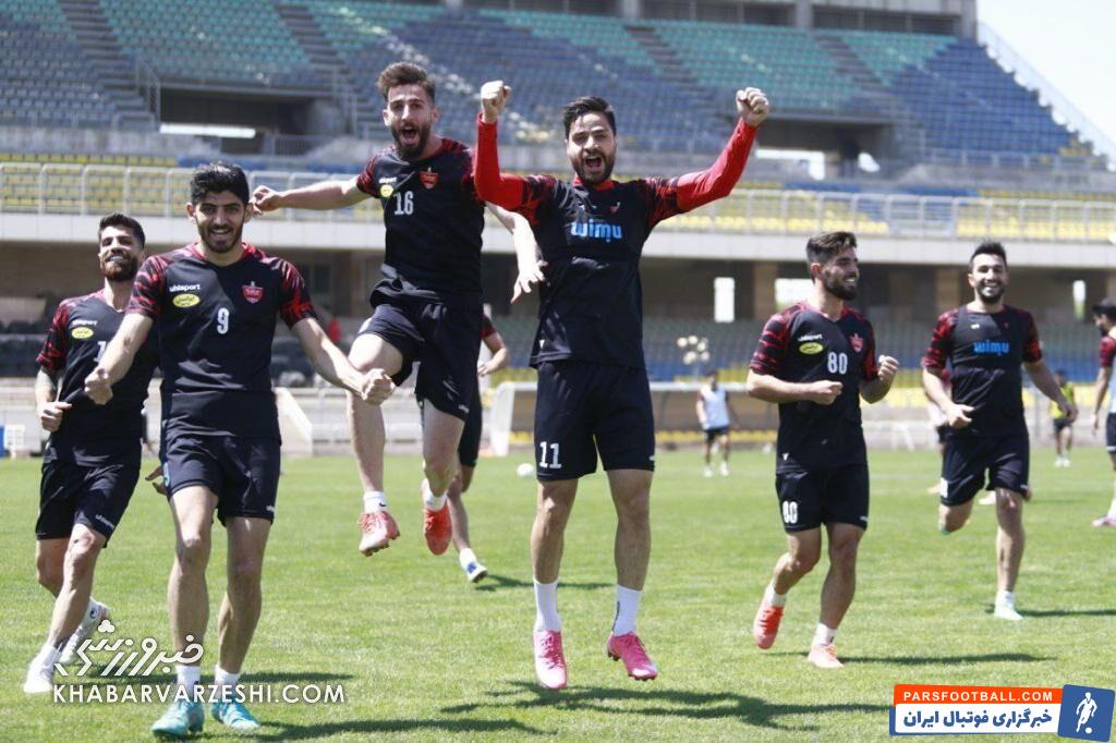 عکس| پرش مهدی عبدی بالاتر از دست های کامیابینیا!