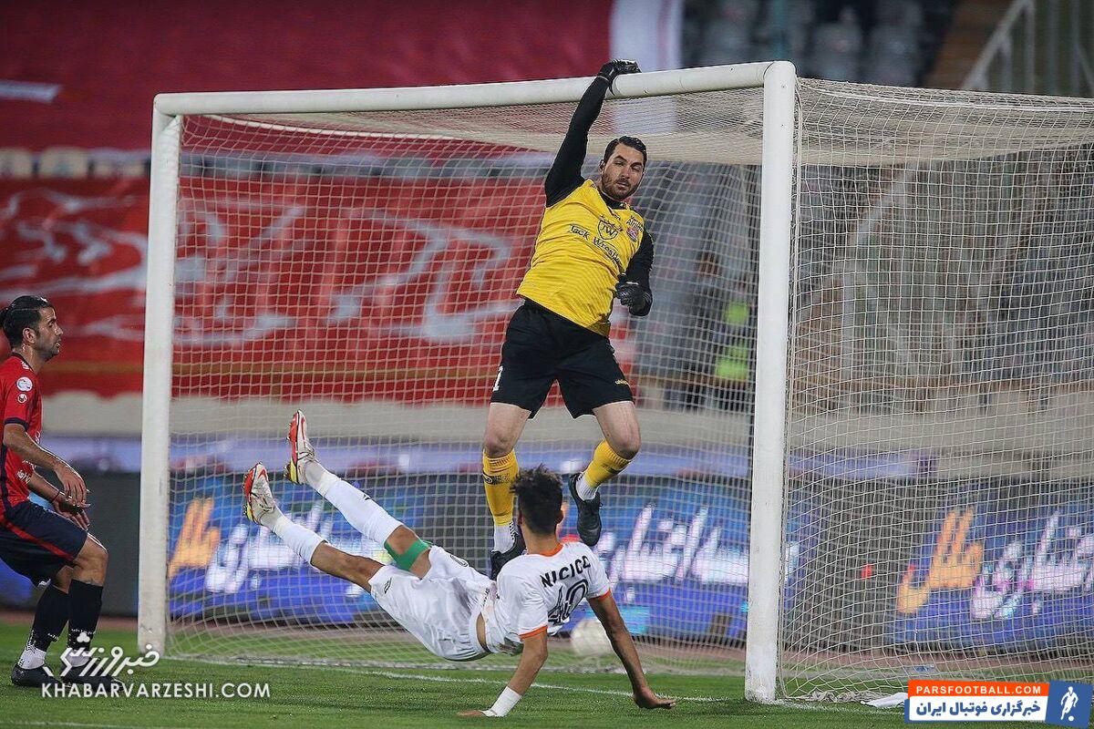 عکس| حرک عجیب ستاره پرسپولیسی در ورزشگاه آزادی