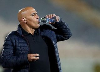 عصبانیت شدید سرمربی صنعت نفت از شرایط ورزشگاه تختی آبادان ؛ علیرضا منصوریان تهدید به رفتن کرد !