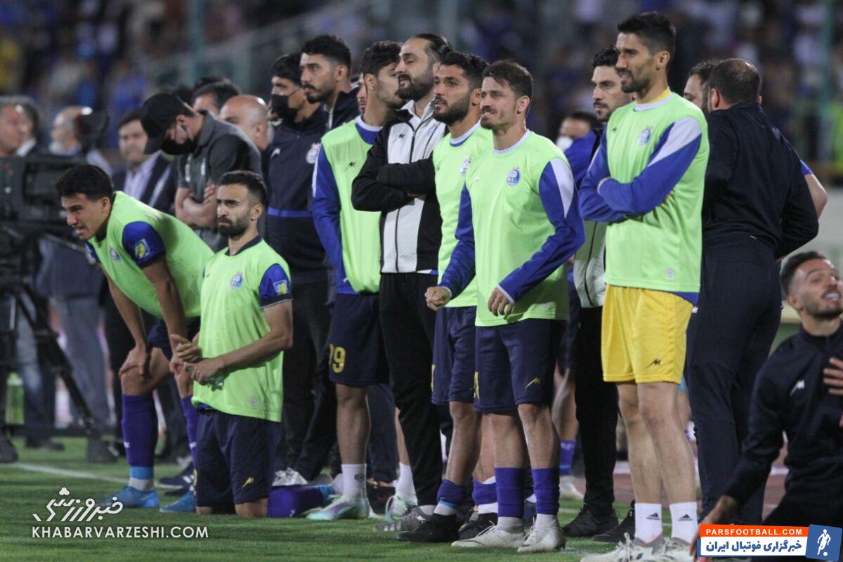 لیست خروجی در استقلال