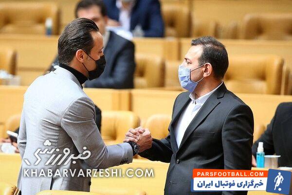 دو عکس از لحظه تاریخی شکست علی کریمی در انتخابات فدراسیون فوتبال/ رای دهندگان کجا هستند؟