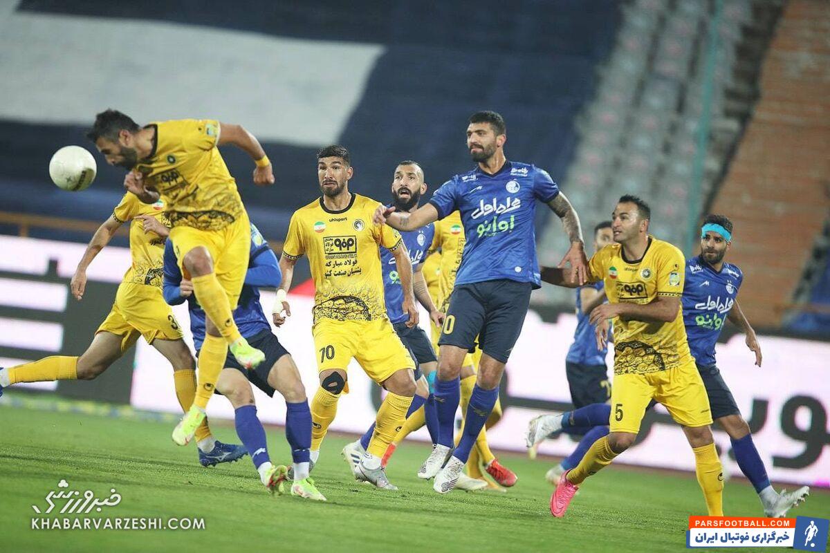 AFC به استقلال و پرسپولیس ظلم می کند/ خاطره تلخم با پیراهن آبی را هرگز فراموش نمی کنم/ سپاهان ریسکی بازی می کند و استرس استقلال را ندارد