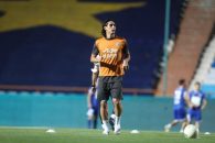 محمد نادری کودک هوادار استقلال را با پیراهن آبی، به آرزویش رساند