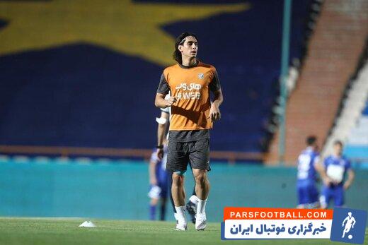 محمد نادری کودک هوادار استقلال را با پیراهن آبی، به آرزویش رساند