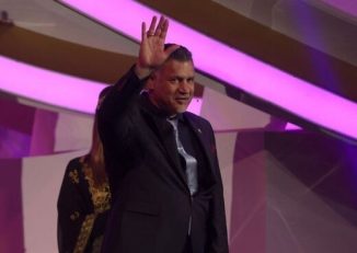 واکنش علی دایی به ماجرای درگیری با سفیر برای باز کردن کرواتش : من با سفیر ملاقاتی نداشتم