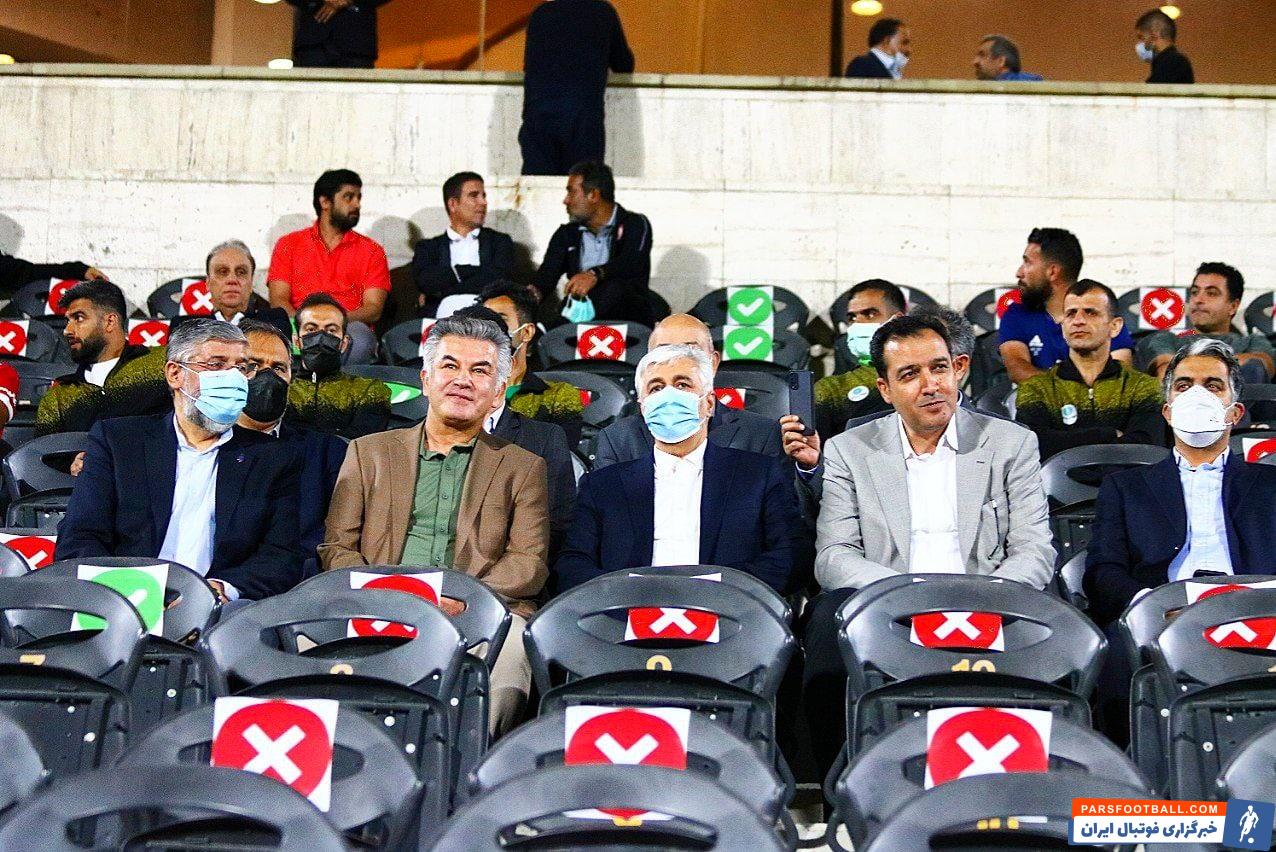 حمید سجادی وزیر ورزش تماشاگر دیدار تیم ملی امید و گل گهر شد