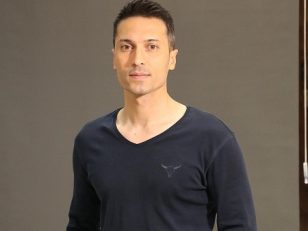 فرزاد آشوبی