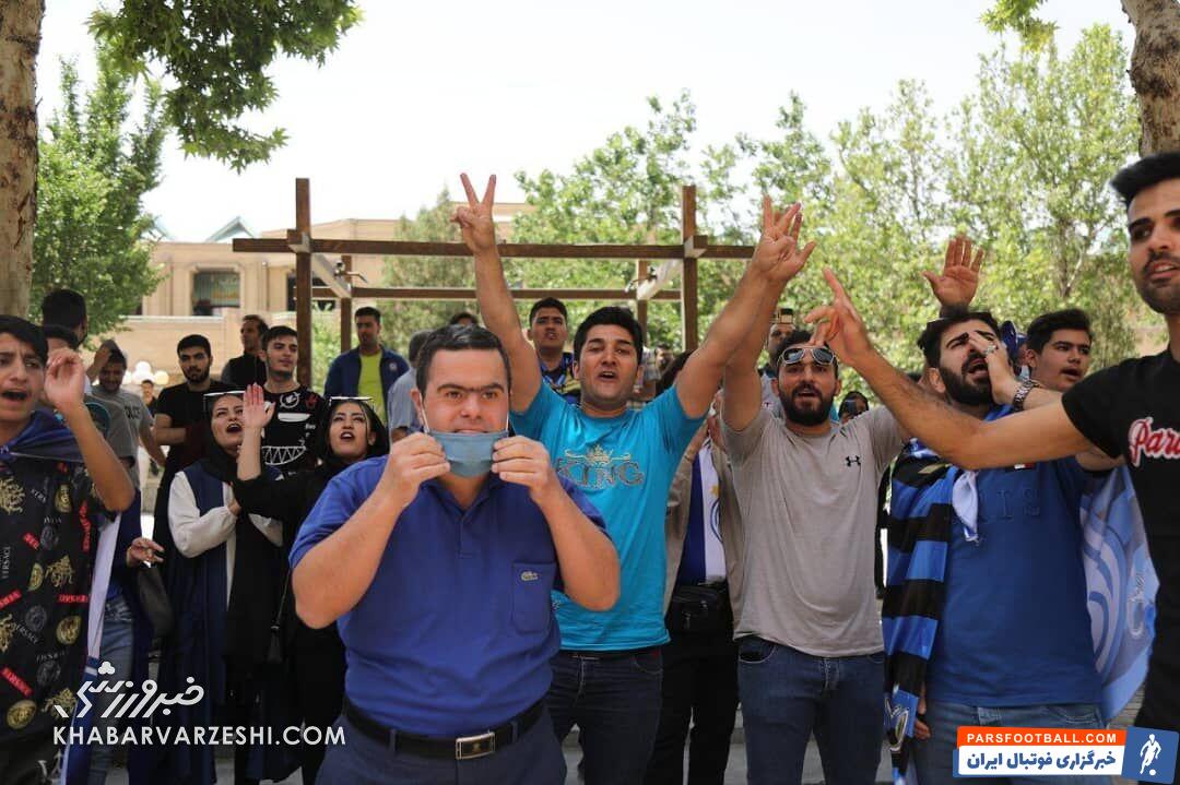 عکس| هوادار ویژه استقلال خواهان دیدار با مجیدی شد