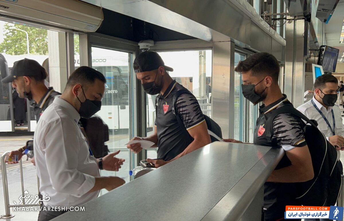 عکس| پرسپولیسیها قبل از پرواز قول گرفتند/ کاروان قرمزها با چارتر راهی اصفهان شد