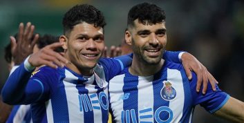 اوانیلسون : با حرکت و اشاره و زبان بدن با طارمی صحبت می کنم