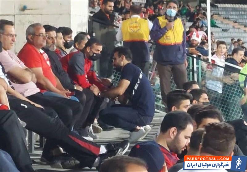حاشیه دیدار پرسپولیس و شهر خودرو ؛ حمایت هواداران از حسینی با وجود استقبالی سرد ؛ ادای احترام به جانباختگان آبادان