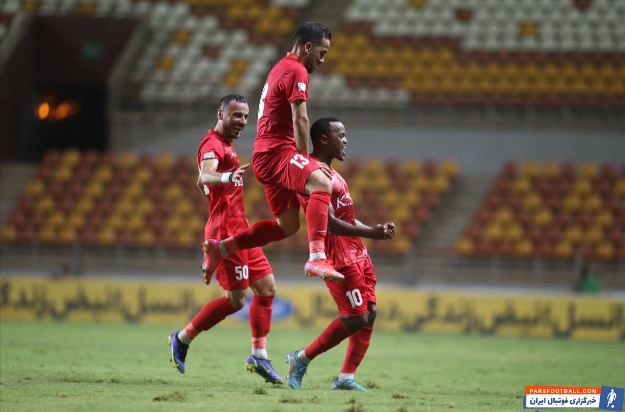 سپاهان ؛ شکست سپاهان با ۳ گل از فولاد پس از ۱۶۳۶ روز