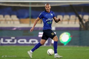 هواداران برزیلی رافائل سیلوا مدافع استقلال را در ورزشگاه آزادی غافلگیر کردند