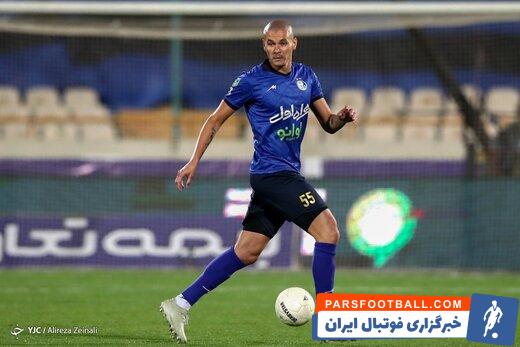 هواداران برزیلی رافائل سیلوا مدافع استقلال را در ورزشگاه آزادی غافلگیر کردند