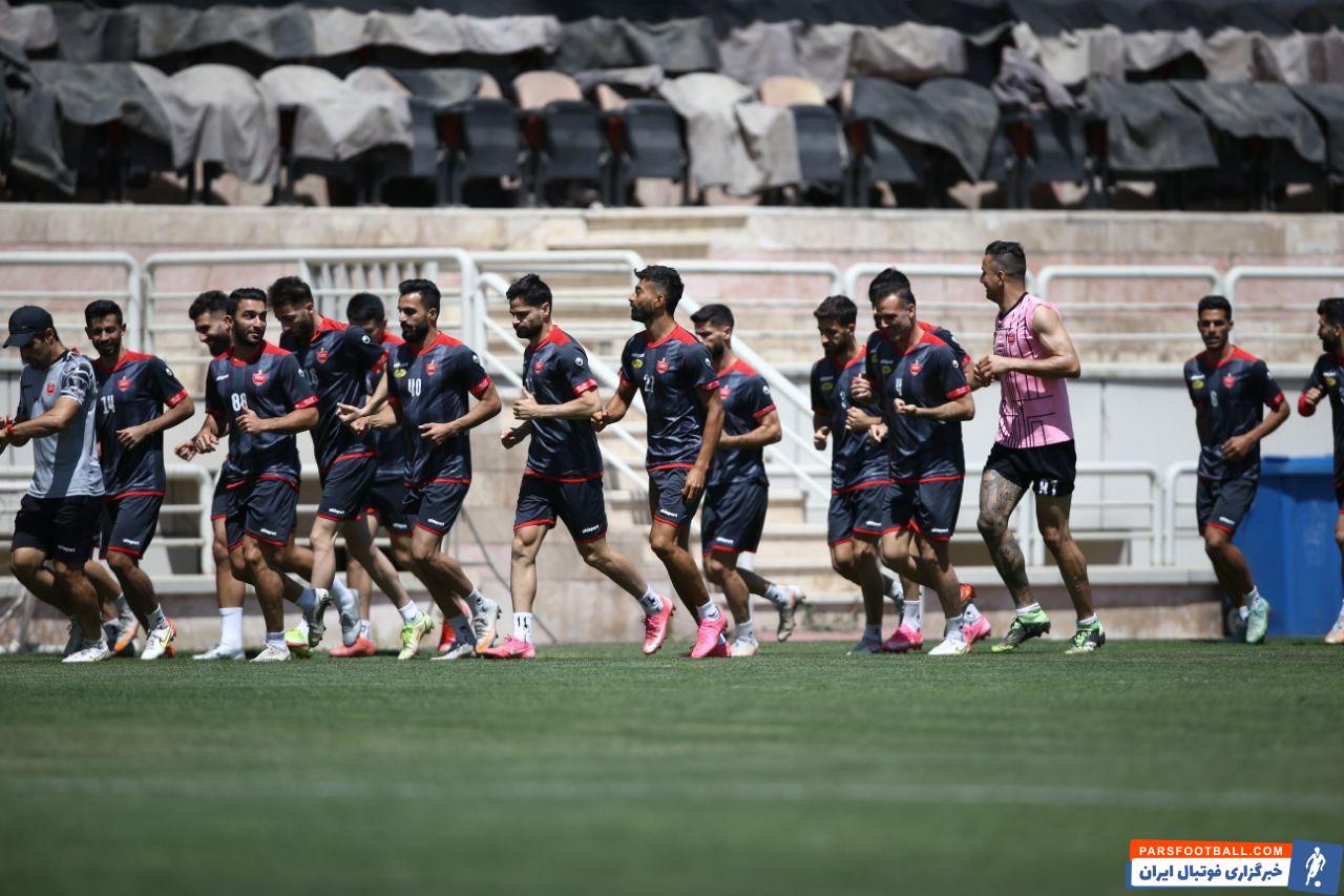 پرسپولیس ؛ بازیکنان پرسپولیس با بازوبند مشکی در دیدار مقابل شهرخودرو