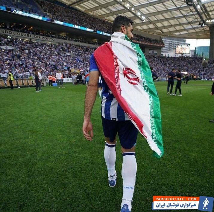 تصاویر خاص از طارمی در جشن قهرمانی پورتو ؛ مهدی با پرچم ایران از وسط آتش رد شد !