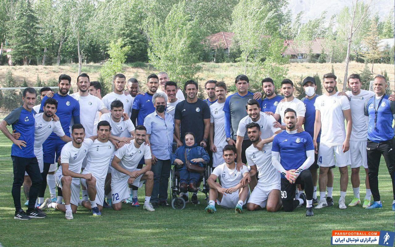 برخورد گرم فرهاد مجیدی با مهتاب ناظری بانوی معلول هوادار استقلال