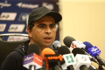 نشست خبری صالح مصطفوی پیش از دیدار استقلال و نفت مسجدسلیمان