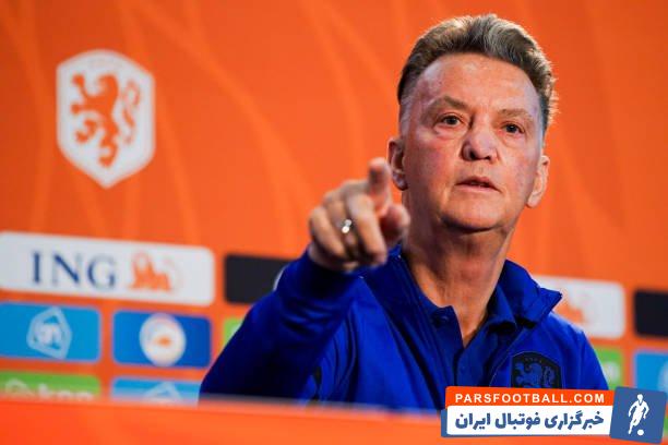 هلند ؛ تصویری از تشکر فن خال از خودش به خاطر انتخاب ترکیب برابر ولز