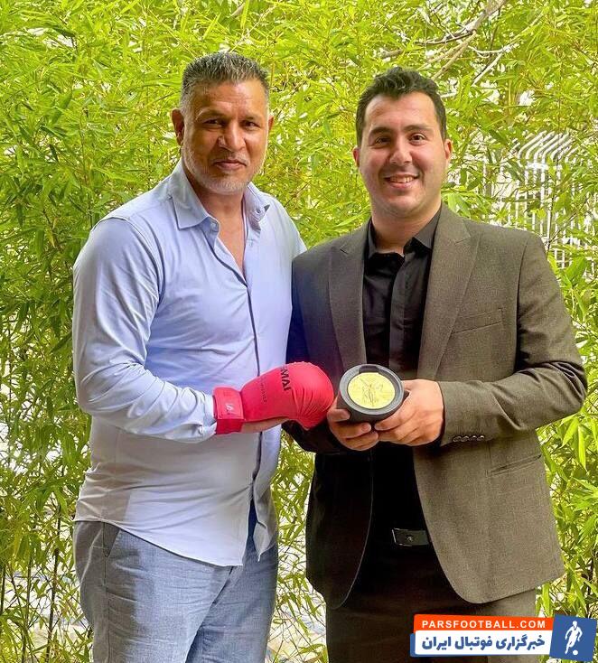 هدیه سجاد گنج زاده به علی دایی