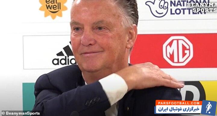 هلند ؛ تصویری از تشکر فن خال از خودش به خاطر انتخاب ترکیب برابر ولز