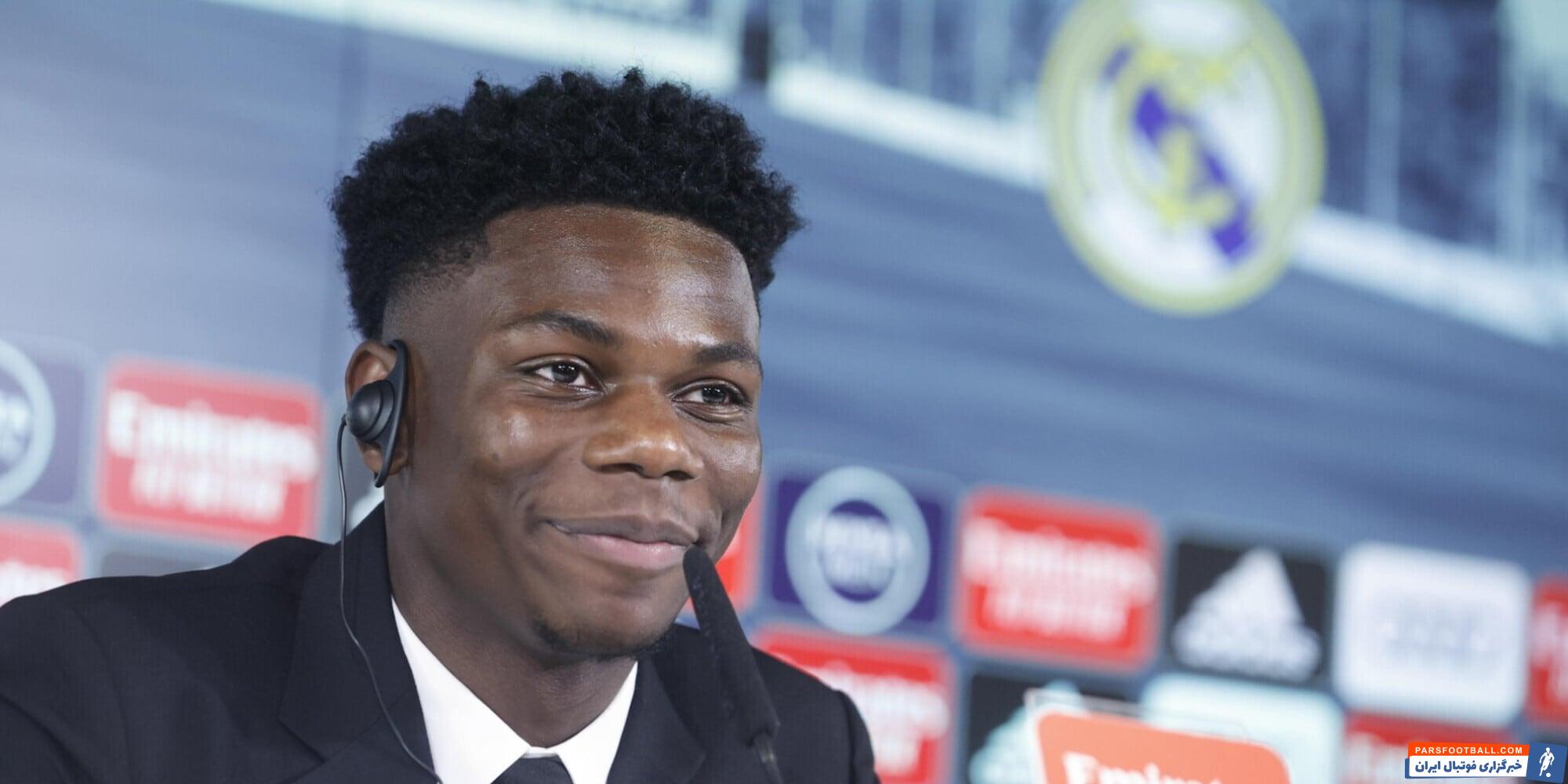 امباپه و استفاده از دو شکلک دست زدن زیر پست شوامنی