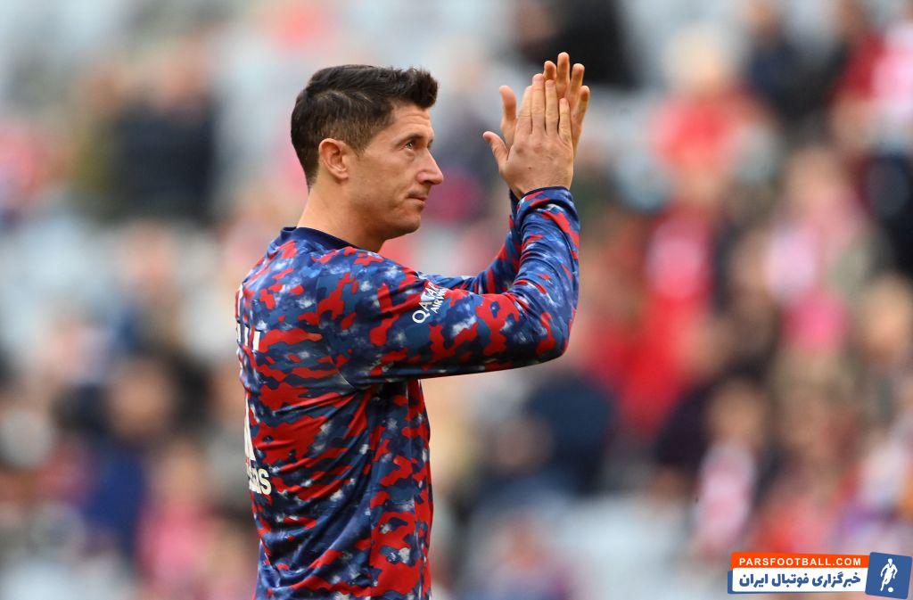 لواندوفسکی ؛ خوش آمد گویی بازیکنان بارسلونا به لواندوفسکی