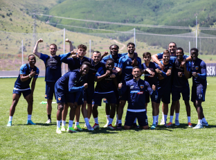 علی کریمی ستاره پیشین استقلال در کایسری‌ اسپور ماندنی شد