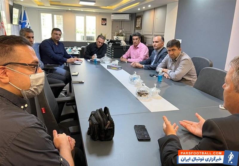 محسن بیاتی نیا : وقتی فدراسیون فوتبال چند شقّه است، چگونه انتظار دارید تیم ملی یکپارچه باشد ؟