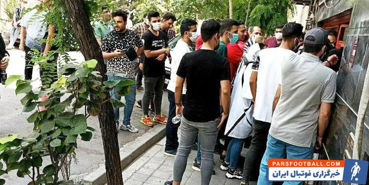 پرسپولیس ؛ تجمع هواداران پرسپولیس مقابل ساختمان باشگاه