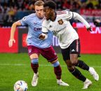 داور بین المللی ایران منچستریونایتد و استون ویلا را سوت زد ؛ تساوی انگلیسی ها با قضاوت علیرضا فغانی