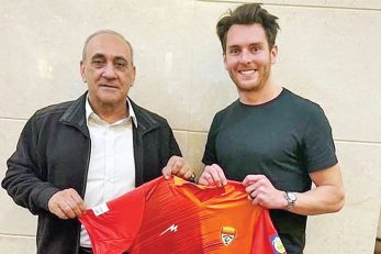 ایبای گومز هافبک اسپانیایی به لاکرونیا پیوست